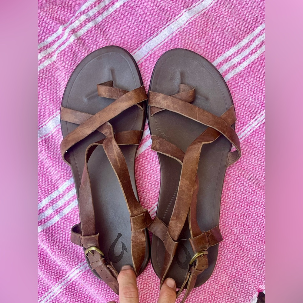 OluKai Upena 
Brown Leather Strappy Sandals